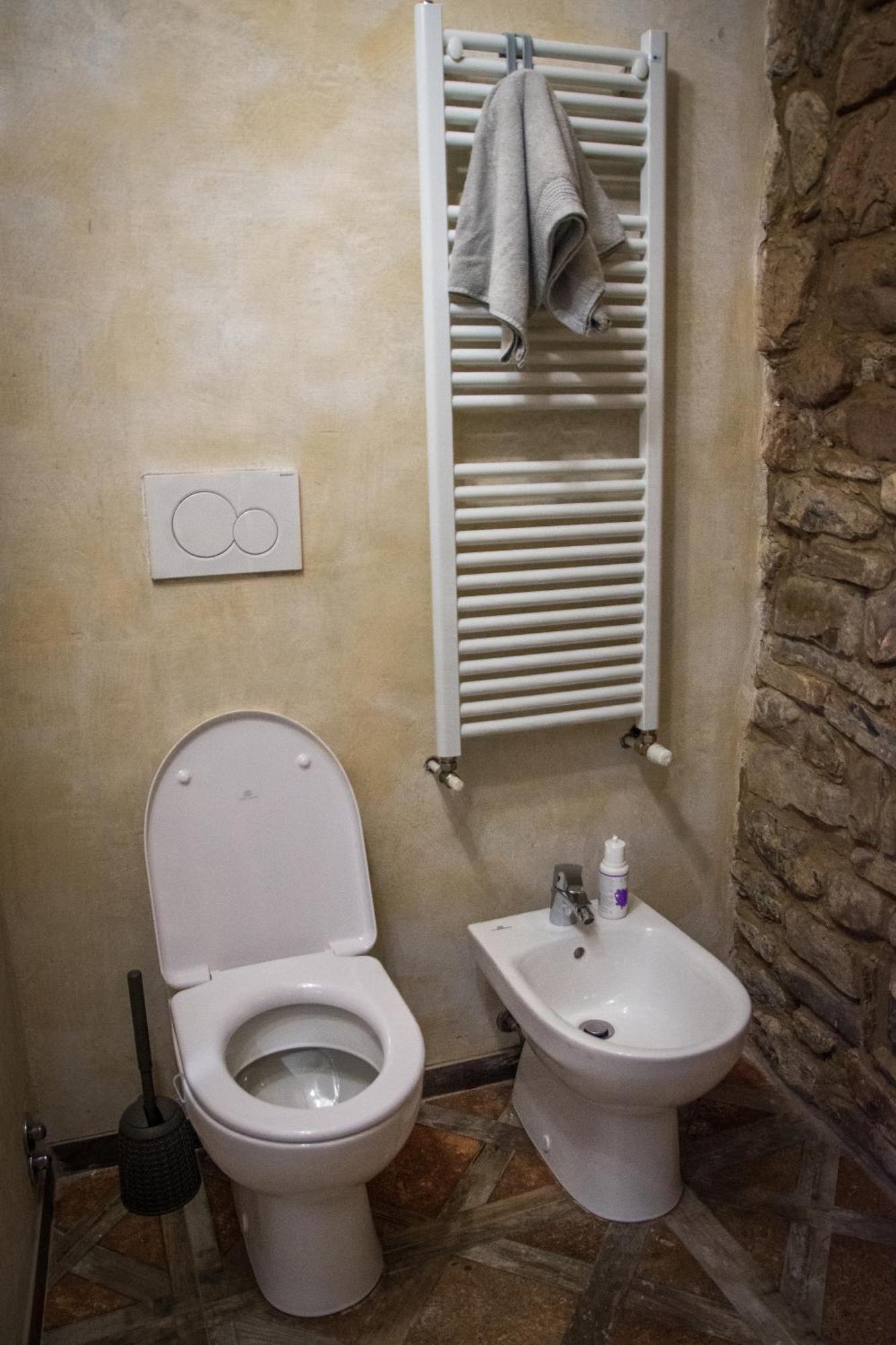 Il Nido Di Matilde _Monolocale Design Sul Fiume_ Apartamento Rossena Exterior foto